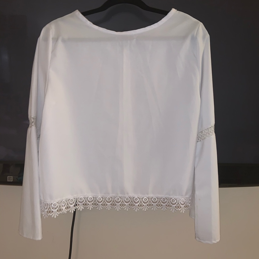 White top - Picture 2 of 2